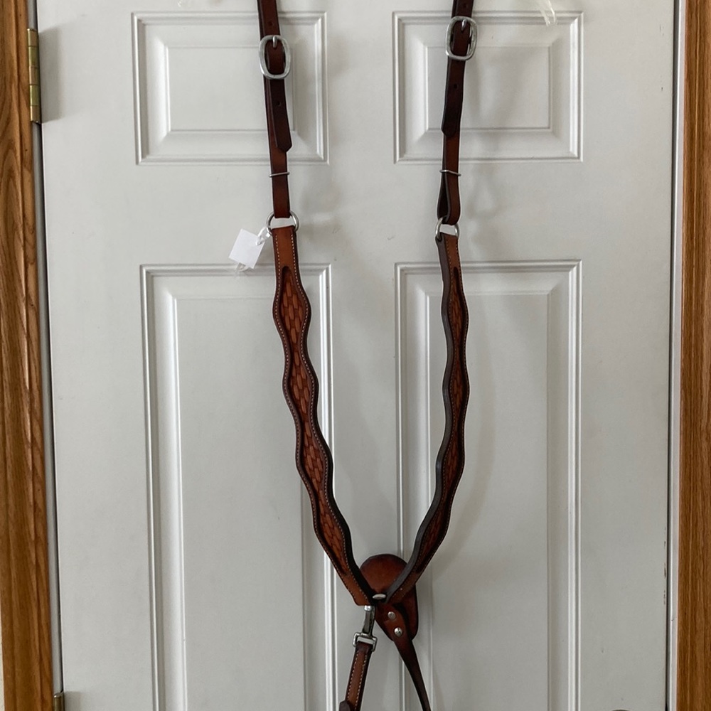 Breast collar
